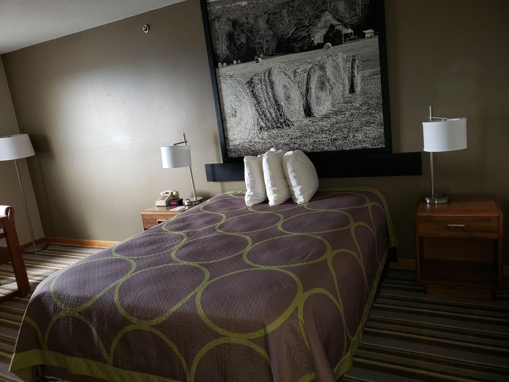 Super 8 By Wyndham Gilman Hotel Buitenkant foto