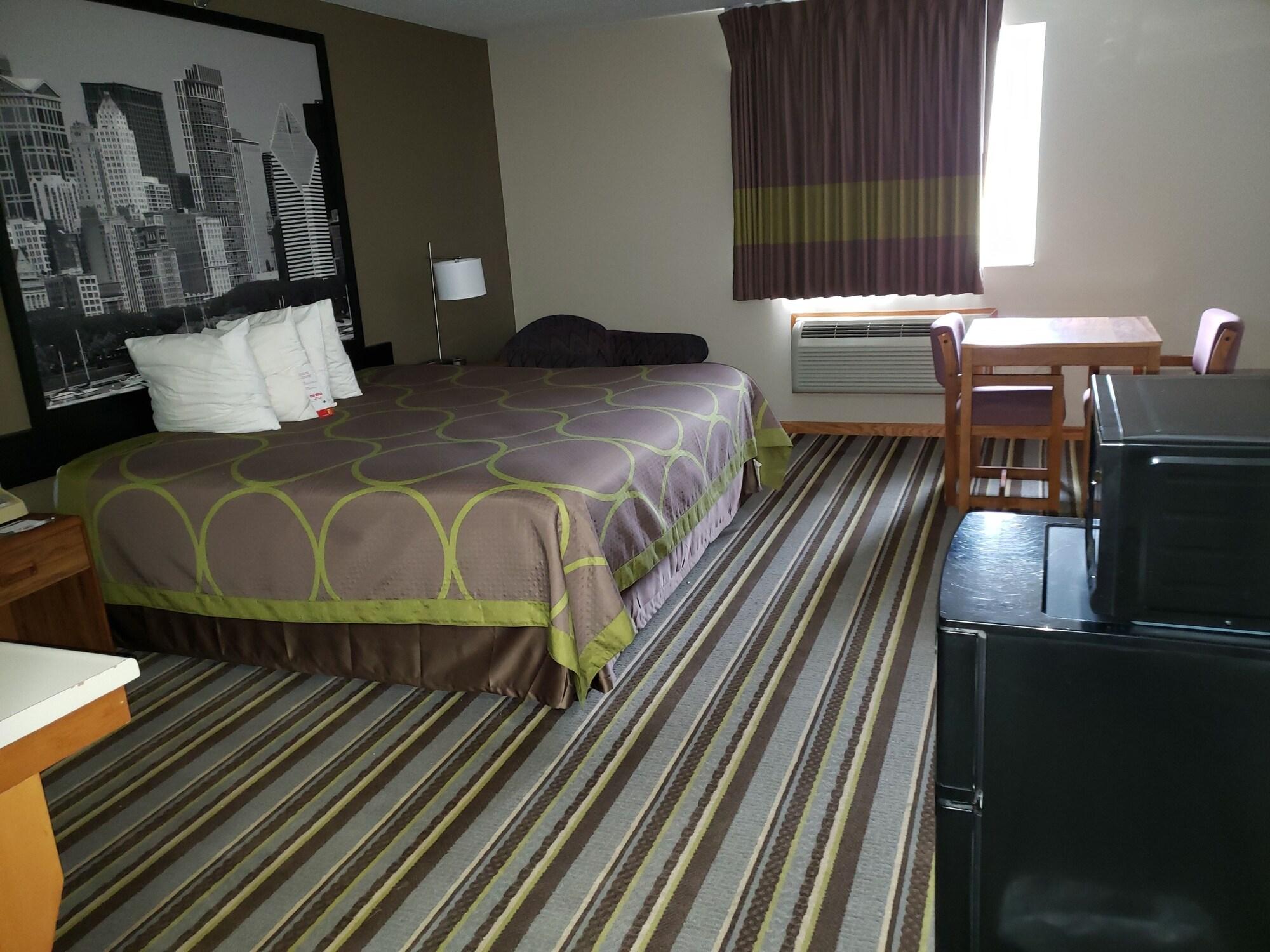 Super 8 By Wyndham Gilman Hotel Buitenkant foto