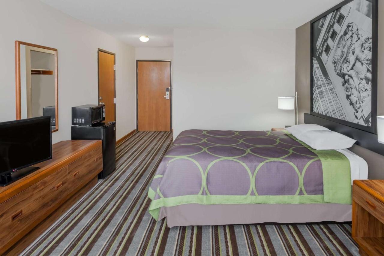 Super 8 By Wyndham Gilman Hotel Buitenkant foto